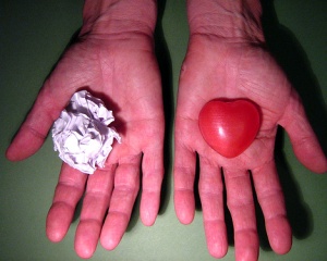 جسد بين القلب والعقل!! جسد بين القلب والعقل!!