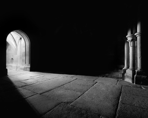 إفتحوا الأبواب إفتحوا الأبواب